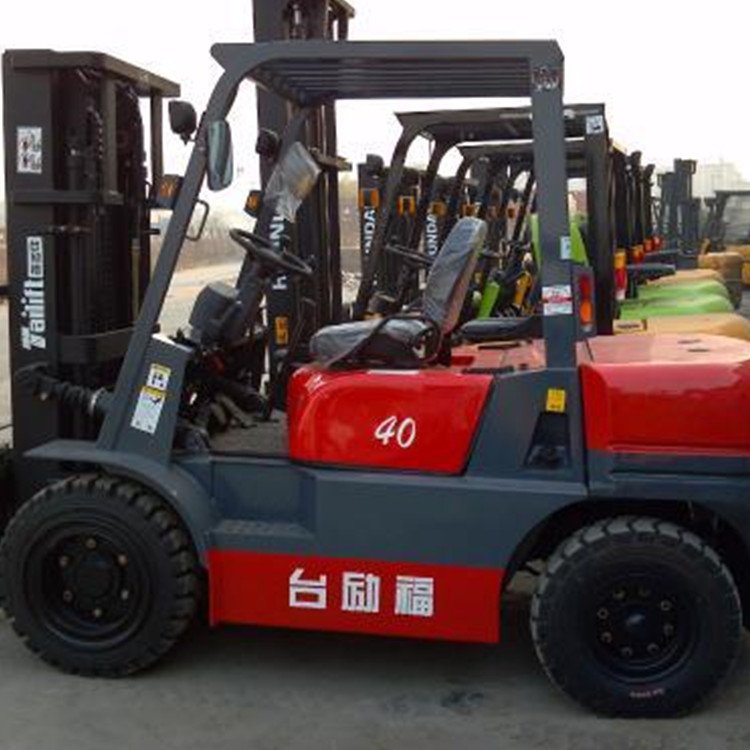 惠山区货运站到货了，急需叉车租赁卸货！